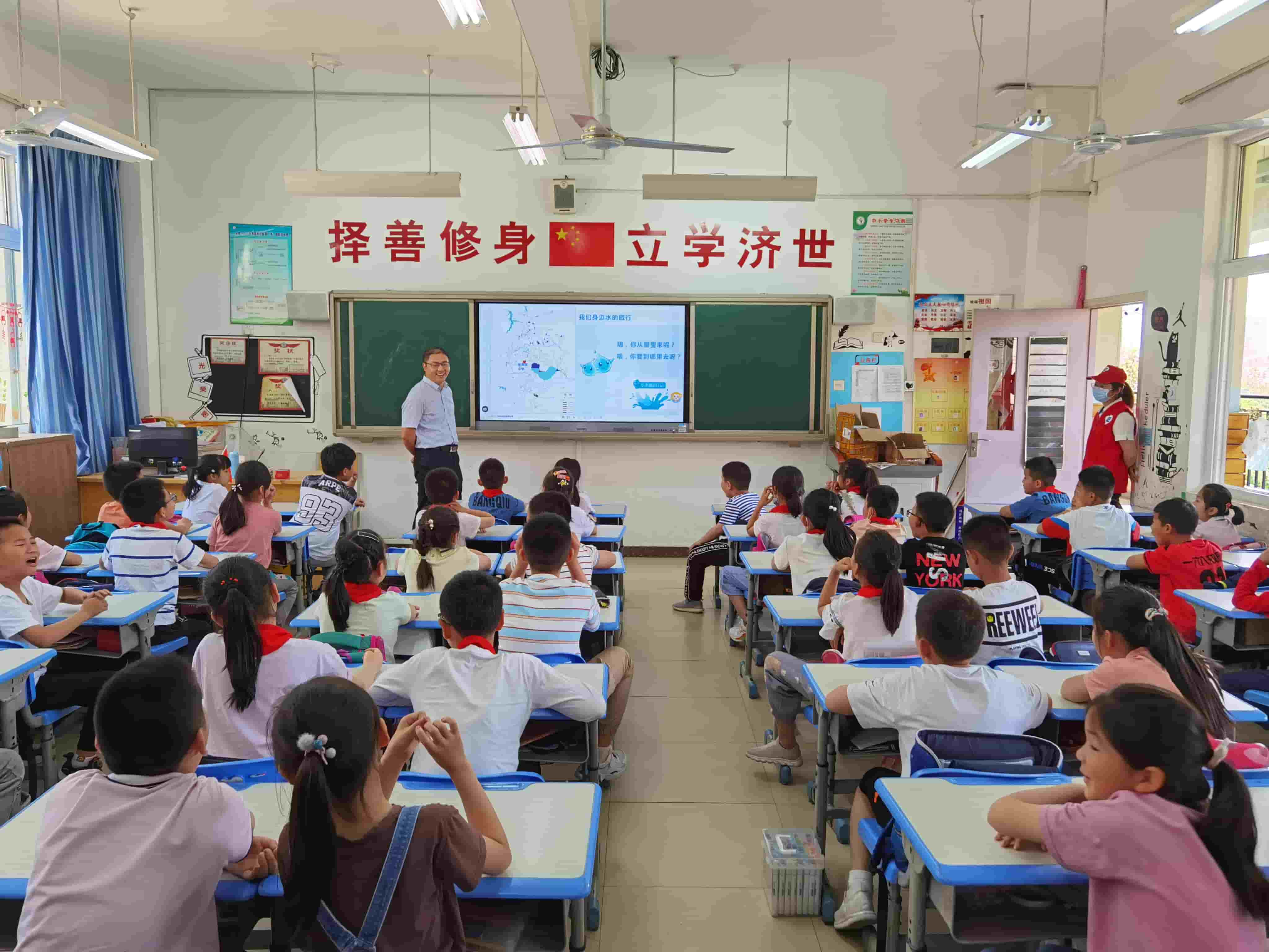 2021年6月4日，東華科技志愿團(tuán)隊(duì)槍王一六八玫瑰園小學(xué)開展“青春志愿行，環(huán)保進(jìn)課堂”活動（2）